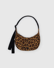 Hlaða mynd inn í gallerískoðara, BAGGU Small Crescent Bag, Leopard