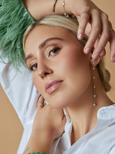 Load image into Gallery viewer, Lily Pearl Bracelet
