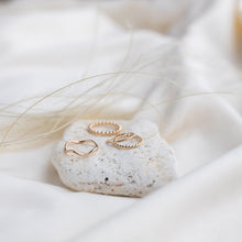 Hlaða mynd inn í gallerískoðara, Delicate Stacking Hringur