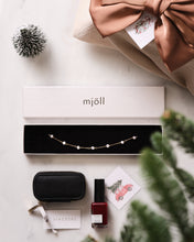 Load image into Gallery viewer, Lily Pearl Bracelet