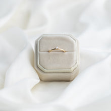 Load image into Gallery viewer, Classic Diamond Ring