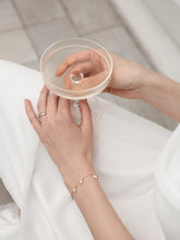 Load image into Gallery viewer, Teardrop Pearl armband