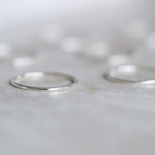 Hlaða mynd inn í gallerískoðara, Delicate Stacking Hringur