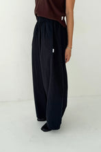 Load image into Gallery viewer, Parachute Pants, Black