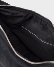 Hlaða mynd inn í gallerískoðara, Sandqvist CURVE Large Half Moon Bag, Black