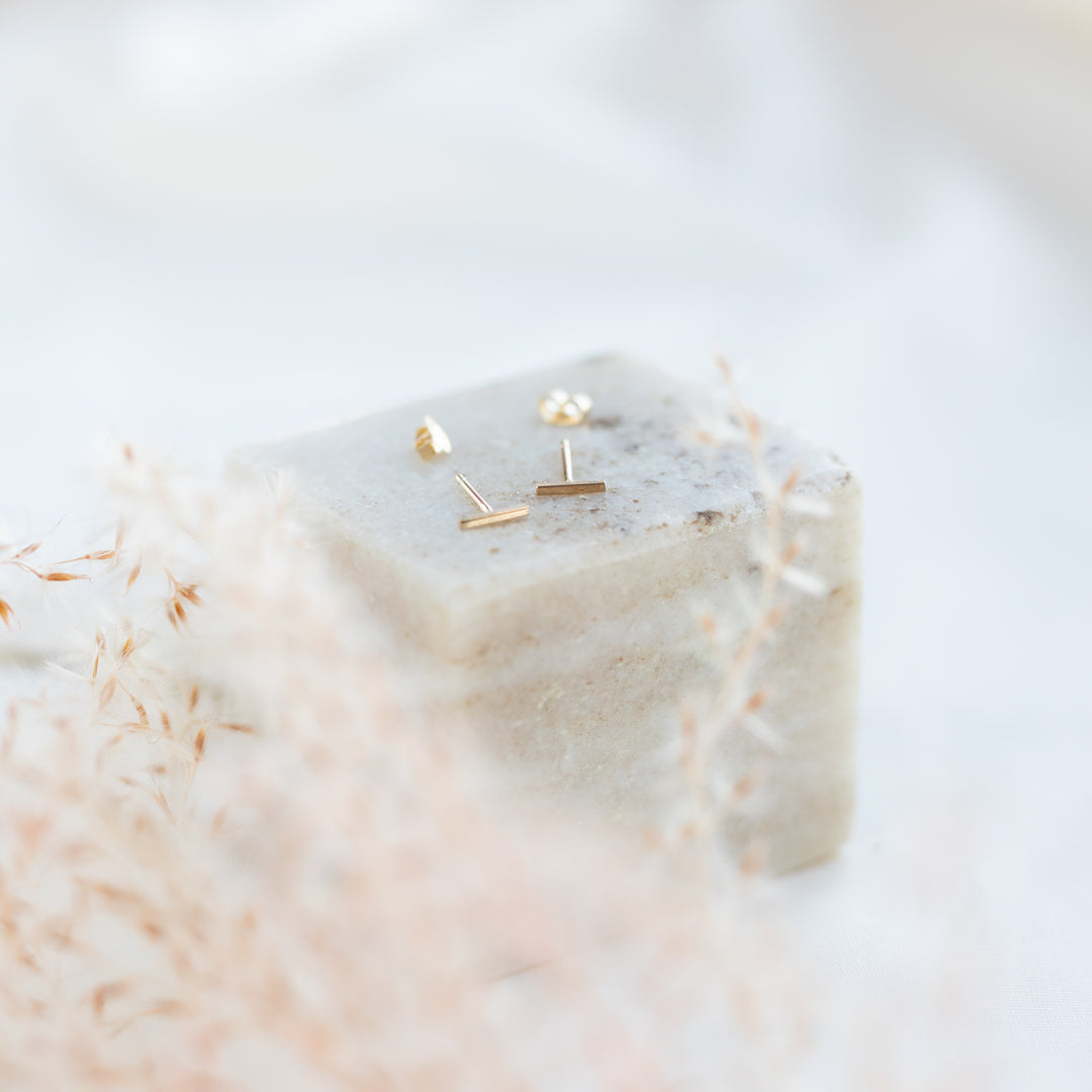 14k Bar Studs