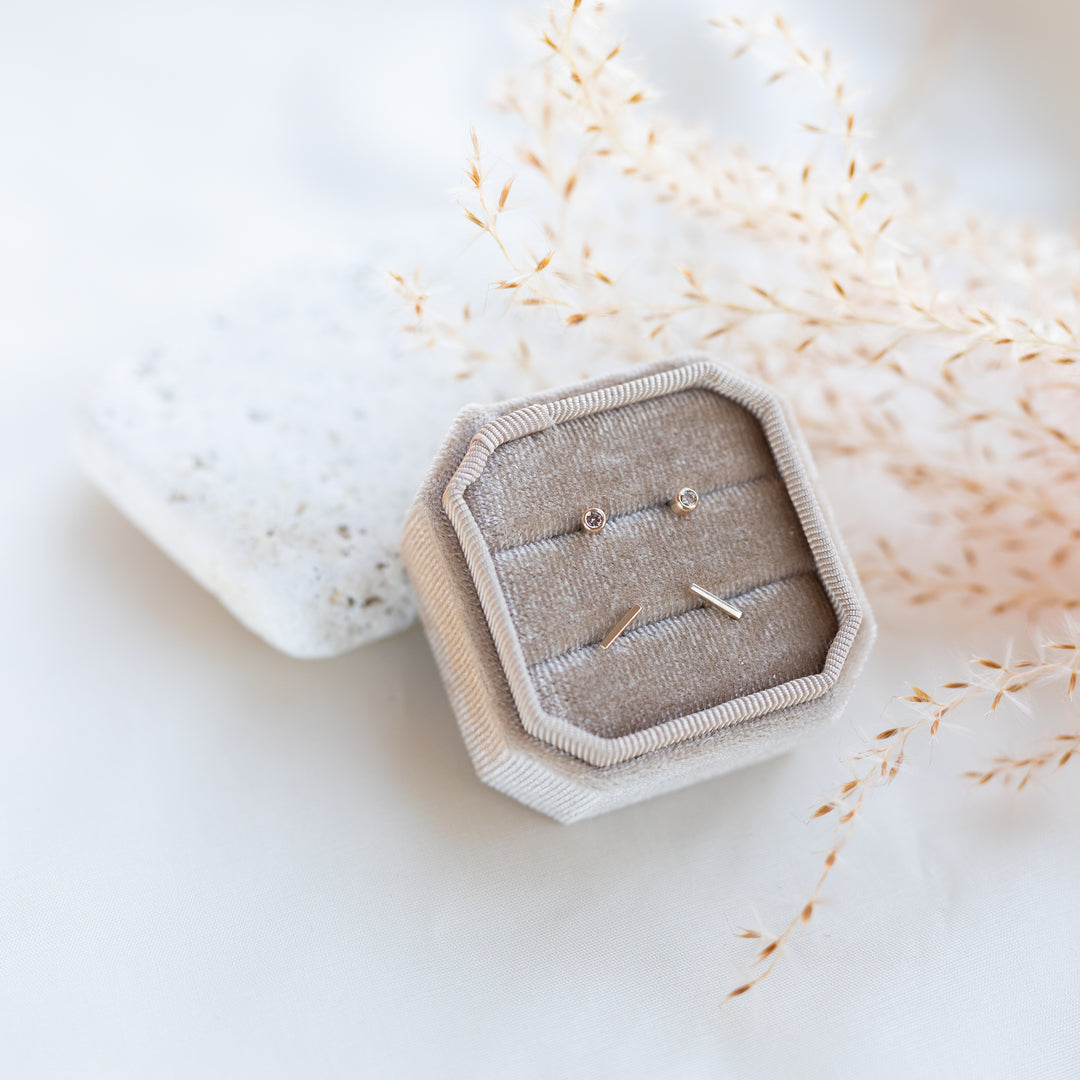 14k Bar Studs