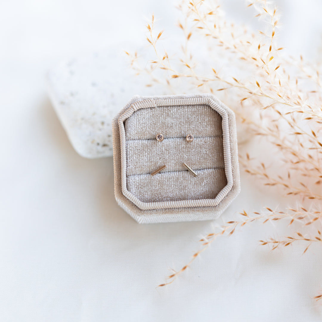 14k Bar Studs
