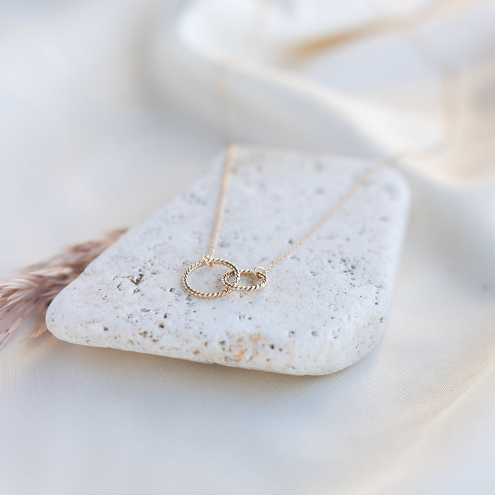 14k Linked Twist Necklace