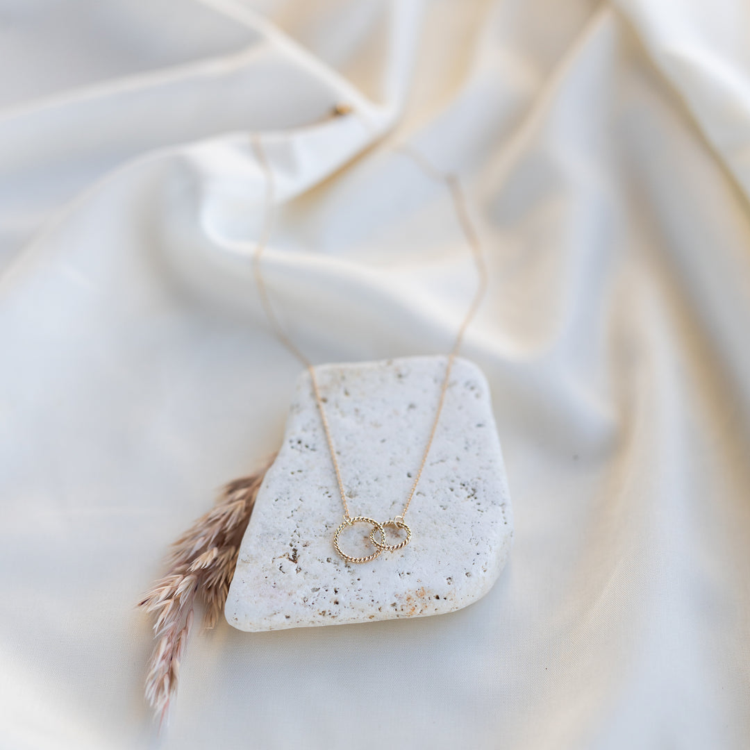 14k Linked Twist Necklace