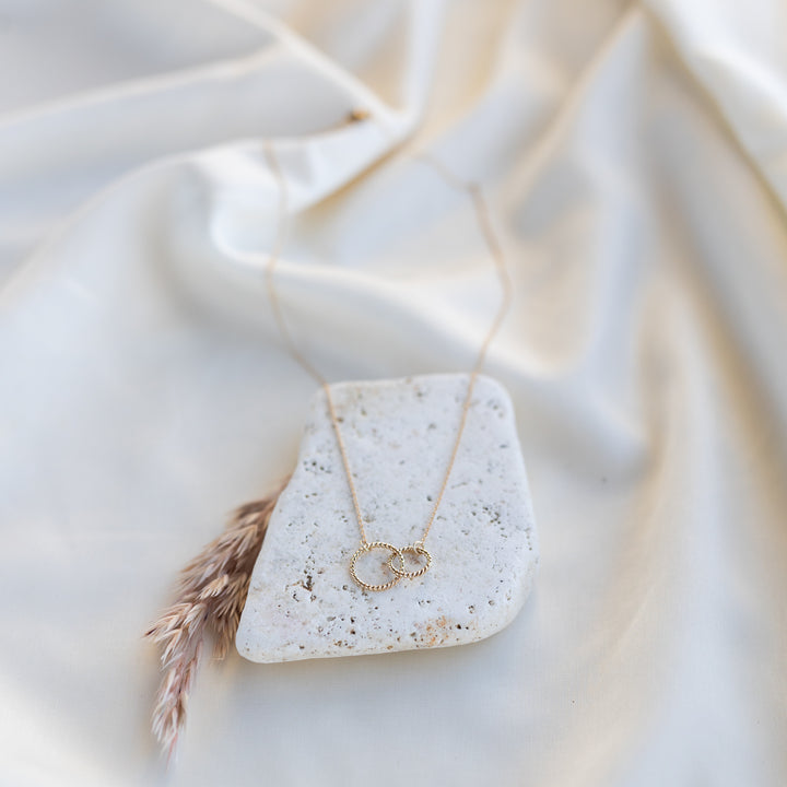 14k Linked Twist Necklace