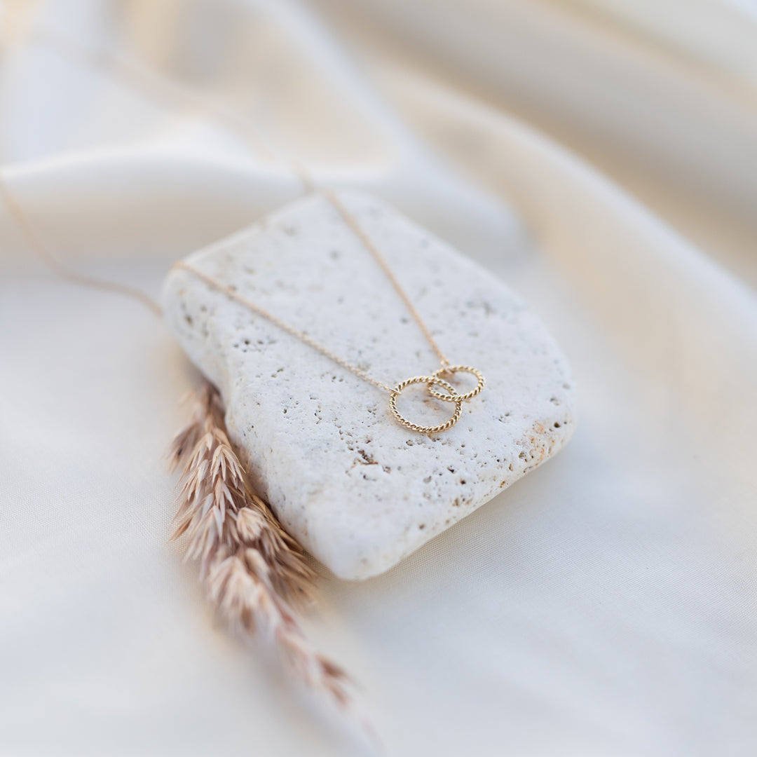 14k Linked Twist Necklace