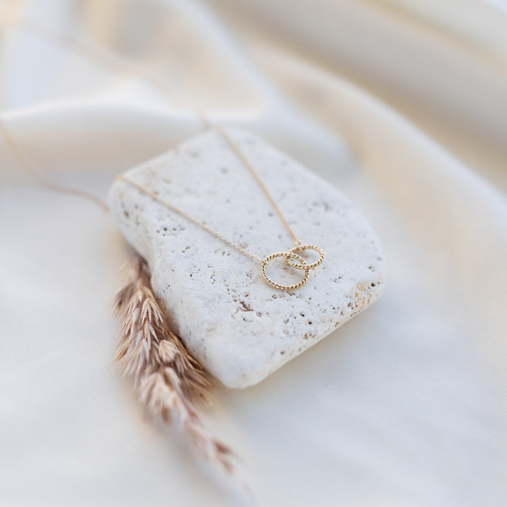 14k Linked Twist Necklace