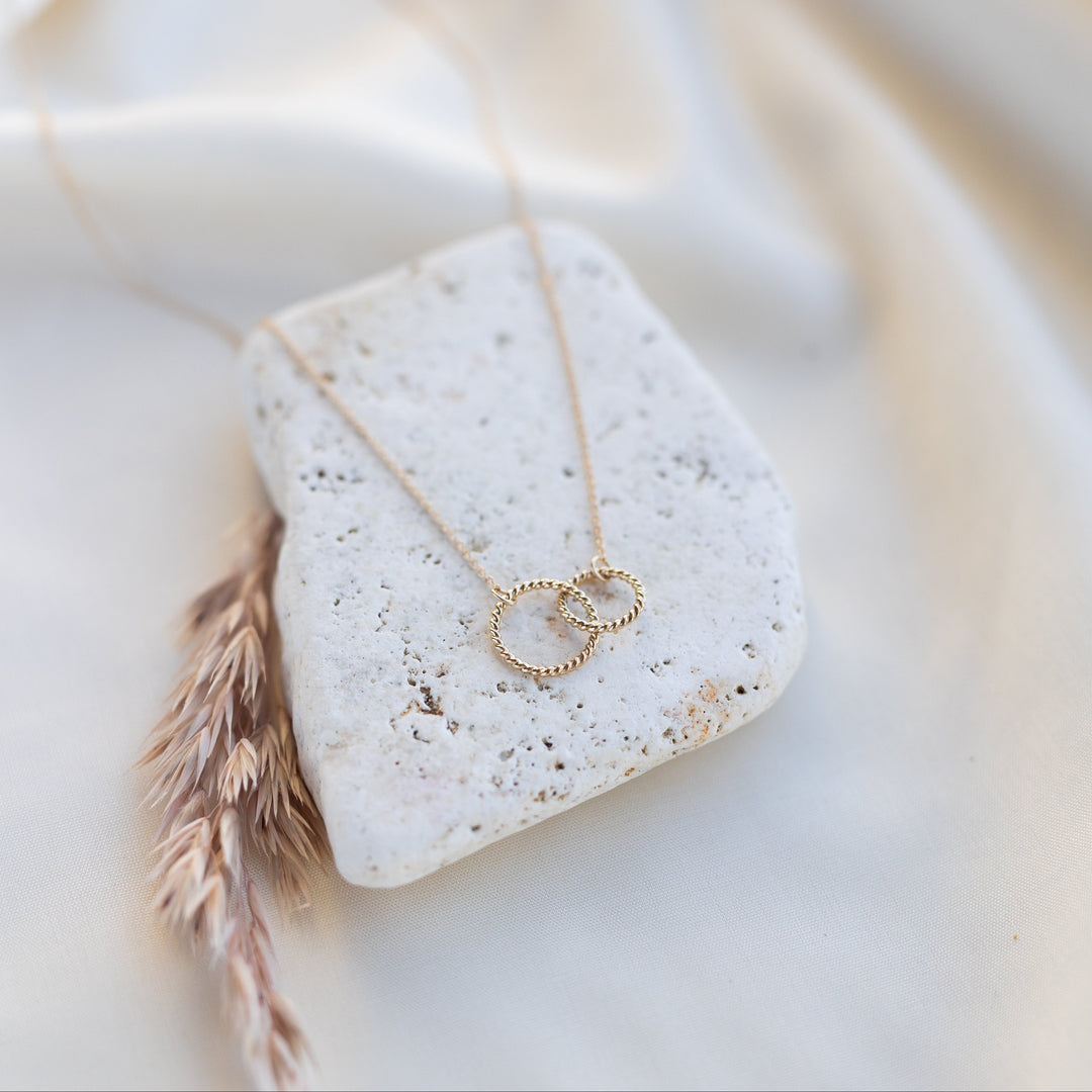14k Linked Twist Necklace