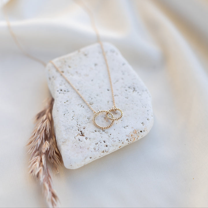 14k Linked Twist Necklace