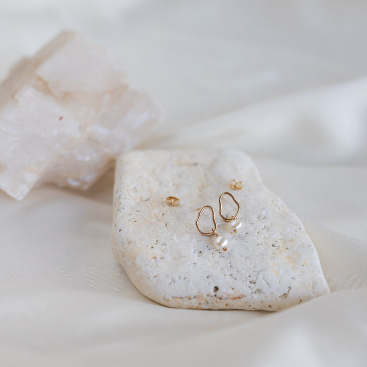 14k Vök Studs, Pearl