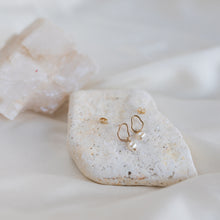 Load image into Gallery viewer, 14k Vök Studs, Pearl