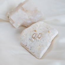 Load image into Gallery viewer, 14k Vök Studs, Pearl