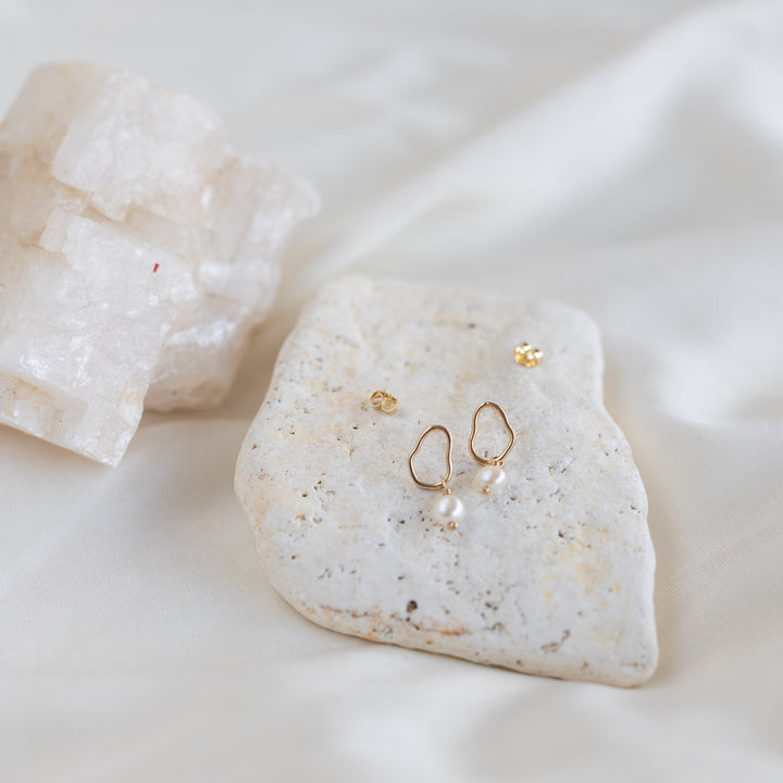 14k Vök Studs, Pearl