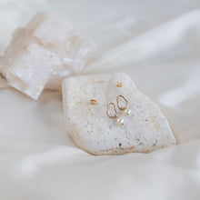 Load image into Gallery viewer, 14k Vök Studs, Pearl