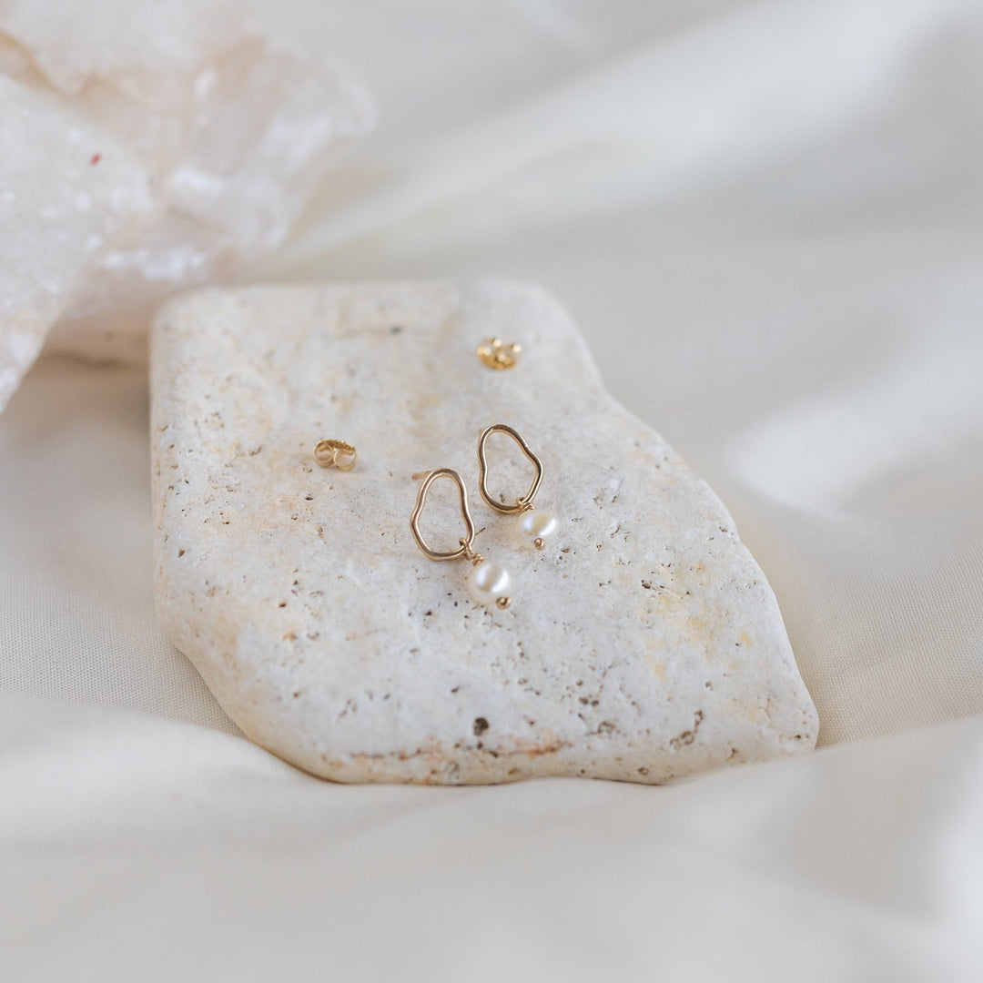 14k Vök Studs, Pearl