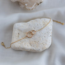 Load image into Gallery viewer, Linked Twist Bracelet