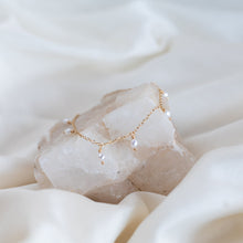 Load image into Gallery viewer, 14k Teardrop Pearl Bracelet