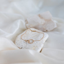 Load image into Gallery viewer, 14k Linked Twist Bracelet