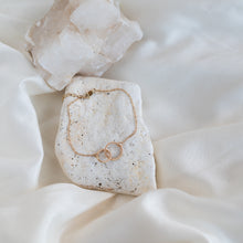 Load image into Gallery viewer, 14k Linked Twist Bracelet