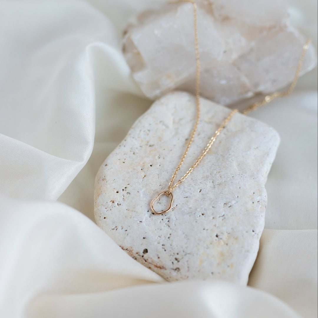 14k Petite Vök Necklace