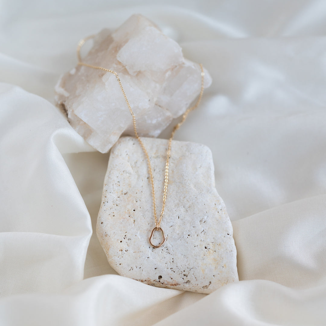 14k Petite Vök Necklace