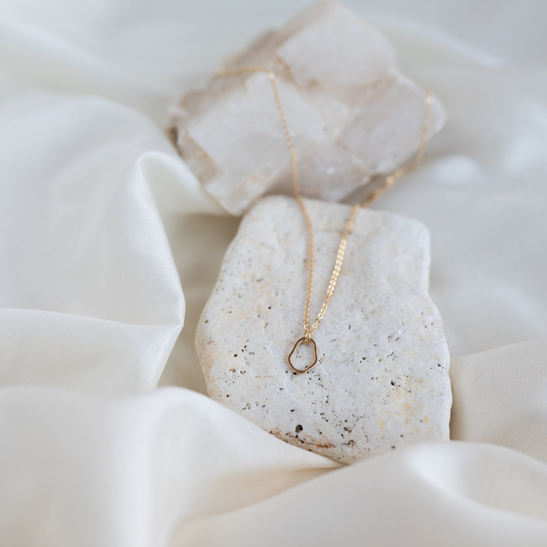 14k Petite Vök Necklace