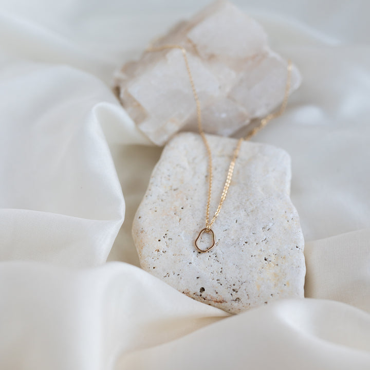 14k Petite Vök Necklace