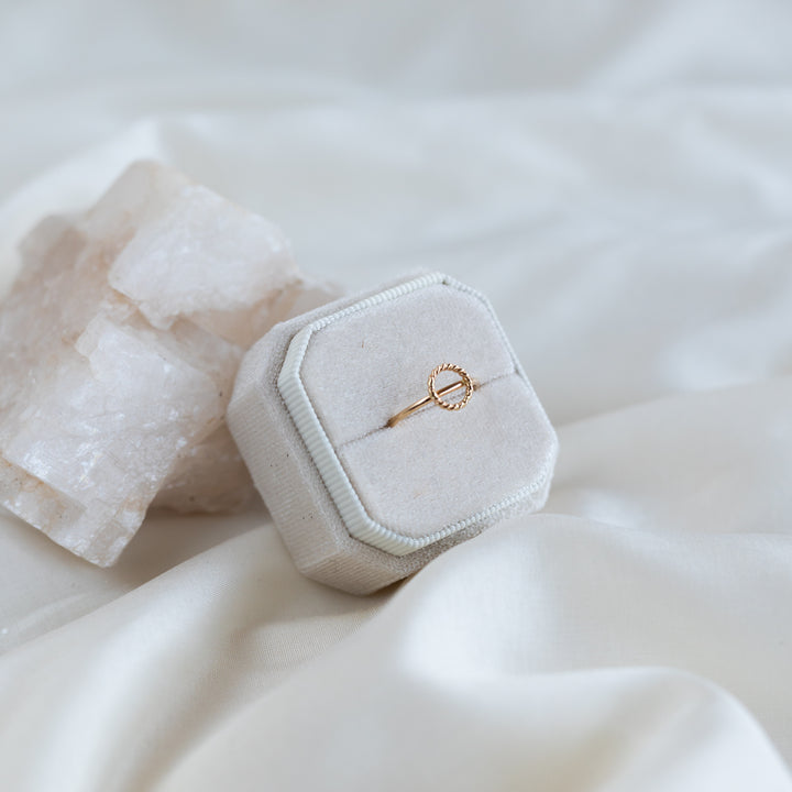 14k Petite Twist HALO hringur