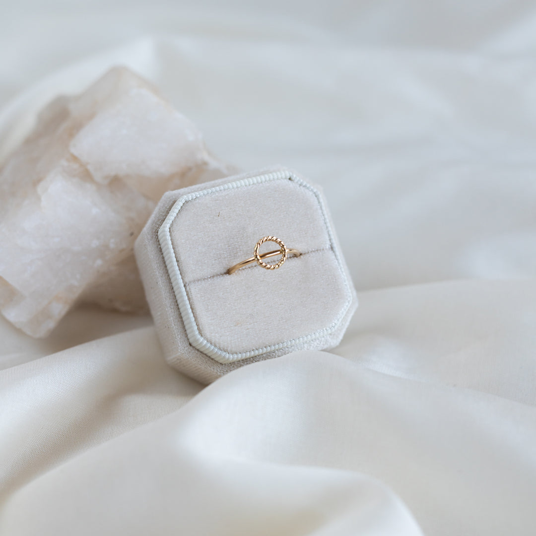 14k Petite Twist HALO hringur