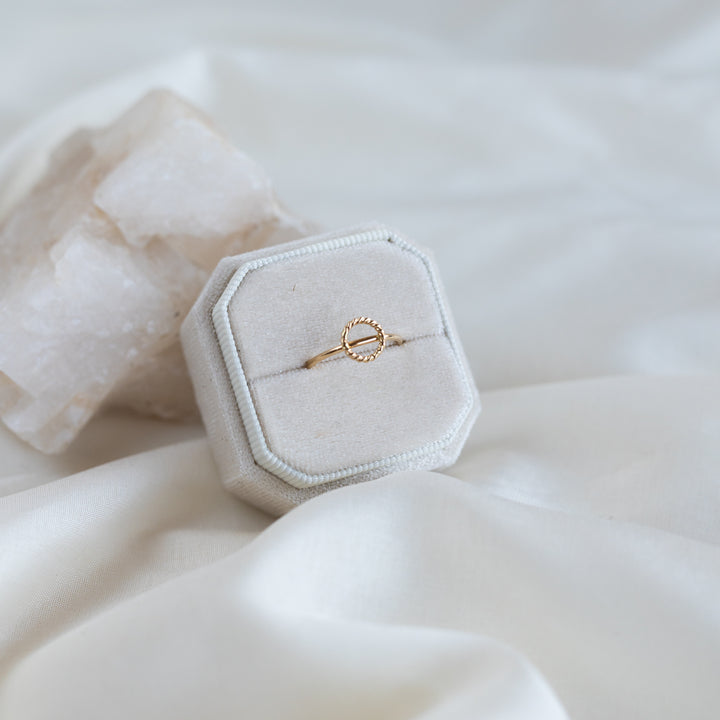 14k Petite Twist HALO hringur