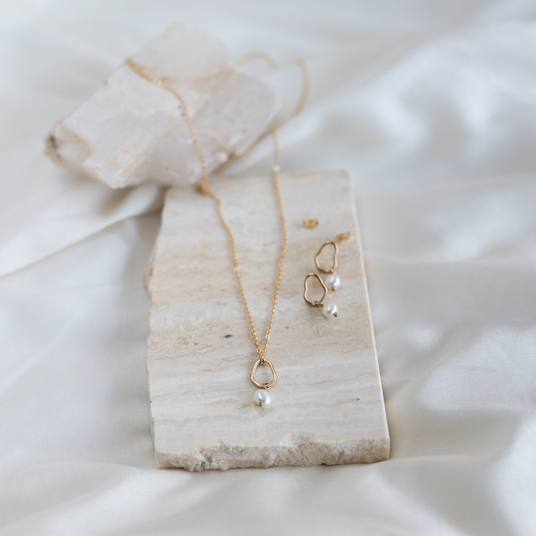 14k Petite Vök Necklace, Pearl