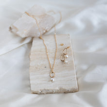 Load image into Gallery viewer, 14k Petite Vök Necklace, Pearl