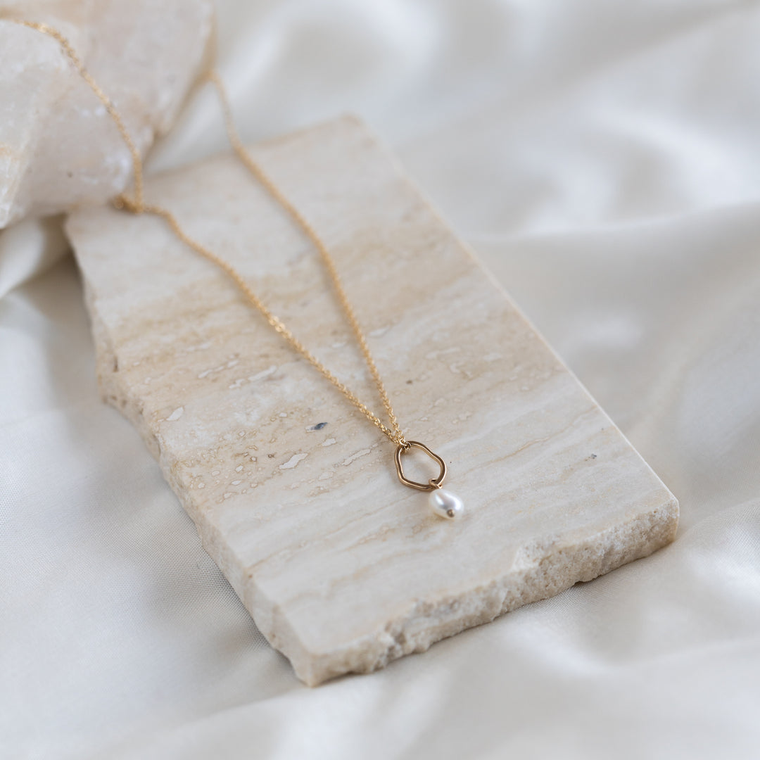 14k Petite Vök Necklace, Pearl