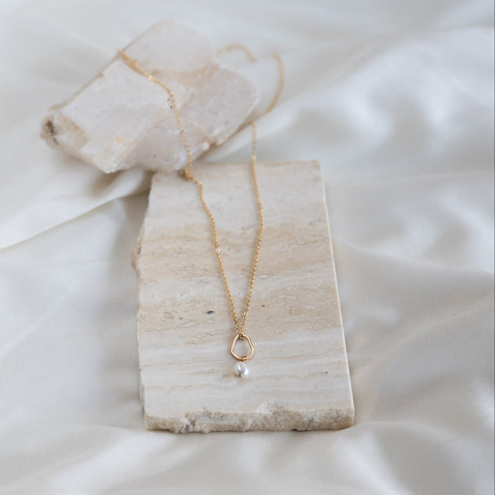14k Petite Vök Necklace, Pearl