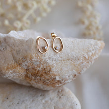 Load image into Gallery viewer, 14k Diamond Vök Studs