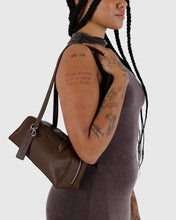 Hlaða mynd inn í gallerískoðara, BAGGU Small Leather Bowler Bag, Brown