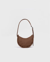Hlaða mynd inn í gallerískoðara, Sandqvist CURVE Half Moon Bag Mini, Taupe