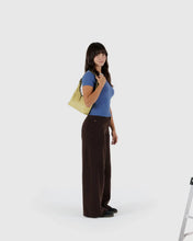 Hlaða mynd inn í gallerískoðara, BAGGU Mini Recycled Leather Bag, Straw