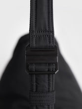 Hlaða mynd inn í gallerískoðara, Sandqvist CURVE Large Half Moon Bag, Black