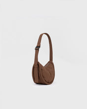 Hlaða mynd inn í gallerískoðara, Sandqvist CURVE Half Moon Bag Mini, Taupe