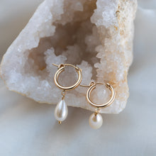 Load image into Gallery viewer, Pearl Huggies