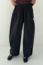 Load image into Gallery viewer, Parachute Pants, Black