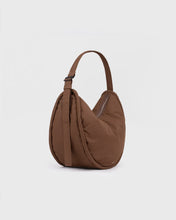 Hlaða mynd inn í gallerískoðara, Sandqvist CURVE Large Half Moon Bag, Dark Taupe