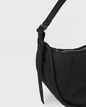 Hlaða mynd inn í gallerískoðara, Sandqvist CURVE Large Half Moon Bag, Black